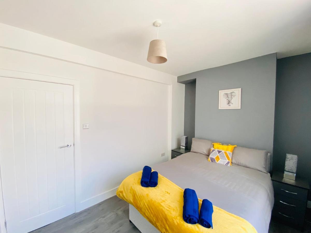 Сasa de vacaciones Emerald Living, 4 Bedrooms In The Heart Of Swansea! Swansea
