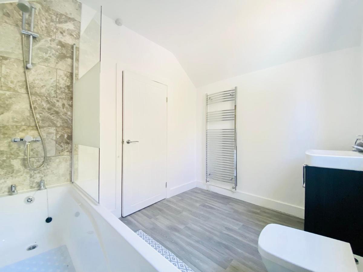 Emerald Living, 4 Bedrooms In The Heart Of Swansea! Сasa de vacaciones Swansea