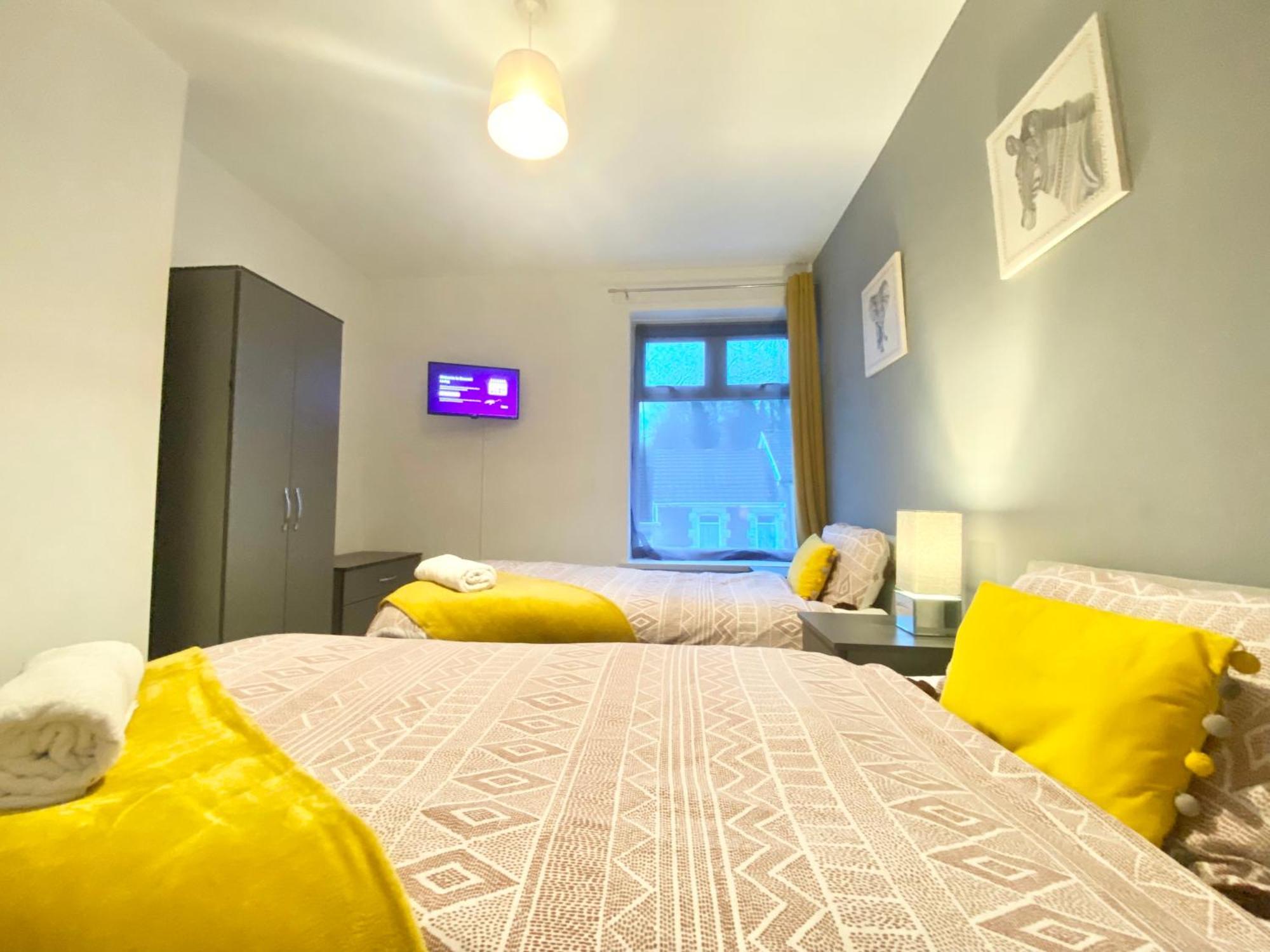 Сasa de vacaciones Emerald Living, 4 Bedrooms In The Heart Of Swansea! *
