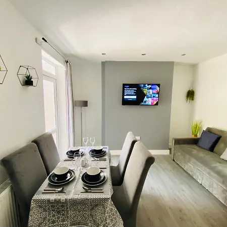 Emerald Living, 4 Bedrooms In The Heart Of Swansea! Exterior photo