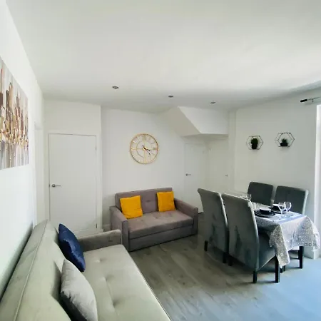 Emerald Living, 4 Bedrooms In The Heart Of Swansea! Exterior photo