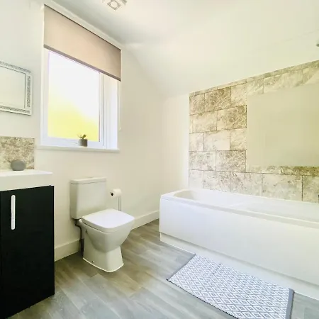 Emerald Living, 4 Bedrooms In The Heart Of Swansea! Exterior photo
